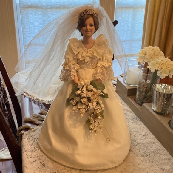 Porcelain Princess Diana Wedding doll - Picture 1 of 8